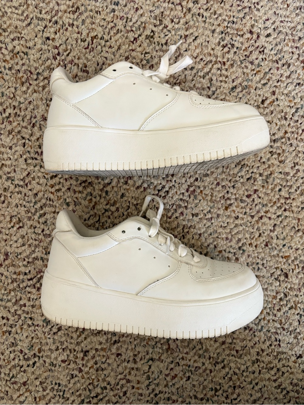 Steve Madden White Leather Lace-Up Sneakers - Picture 2 of 5